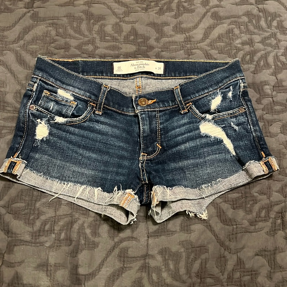 Abercrombie & Fitch• Denim Jean Distressed Raw Hem Shorts size 24